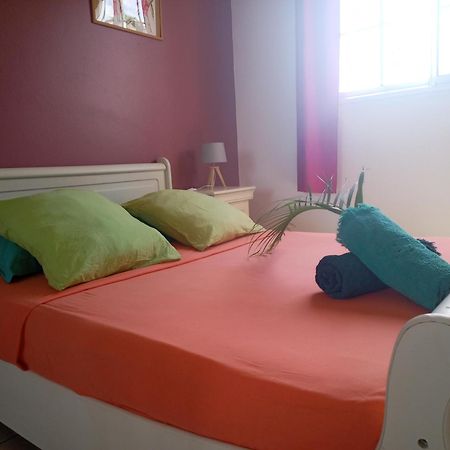Happy Hippies House Apartamento Sainte-Rose Quarto foto