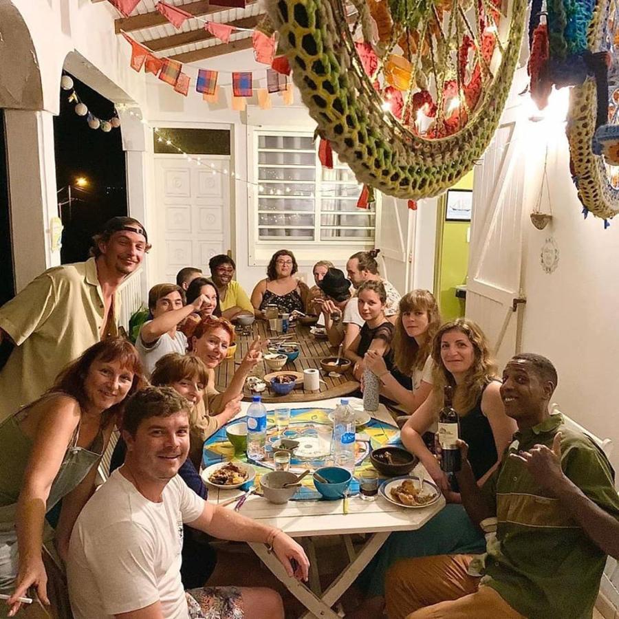 Happy Hippies House Apartamento Sainte-Rose Exterior foto
