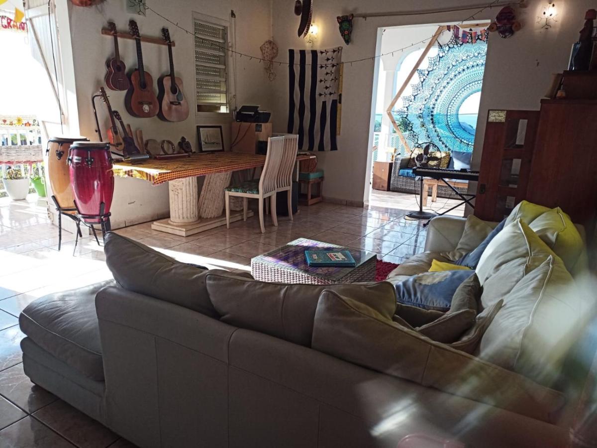 Happy Hippies House Apartamento Sainte-Rose Exterior foto