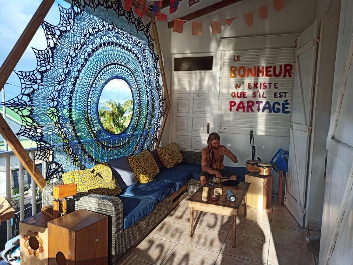 Happy Hippies House Apartamento Sainte-Rose Exterior foto