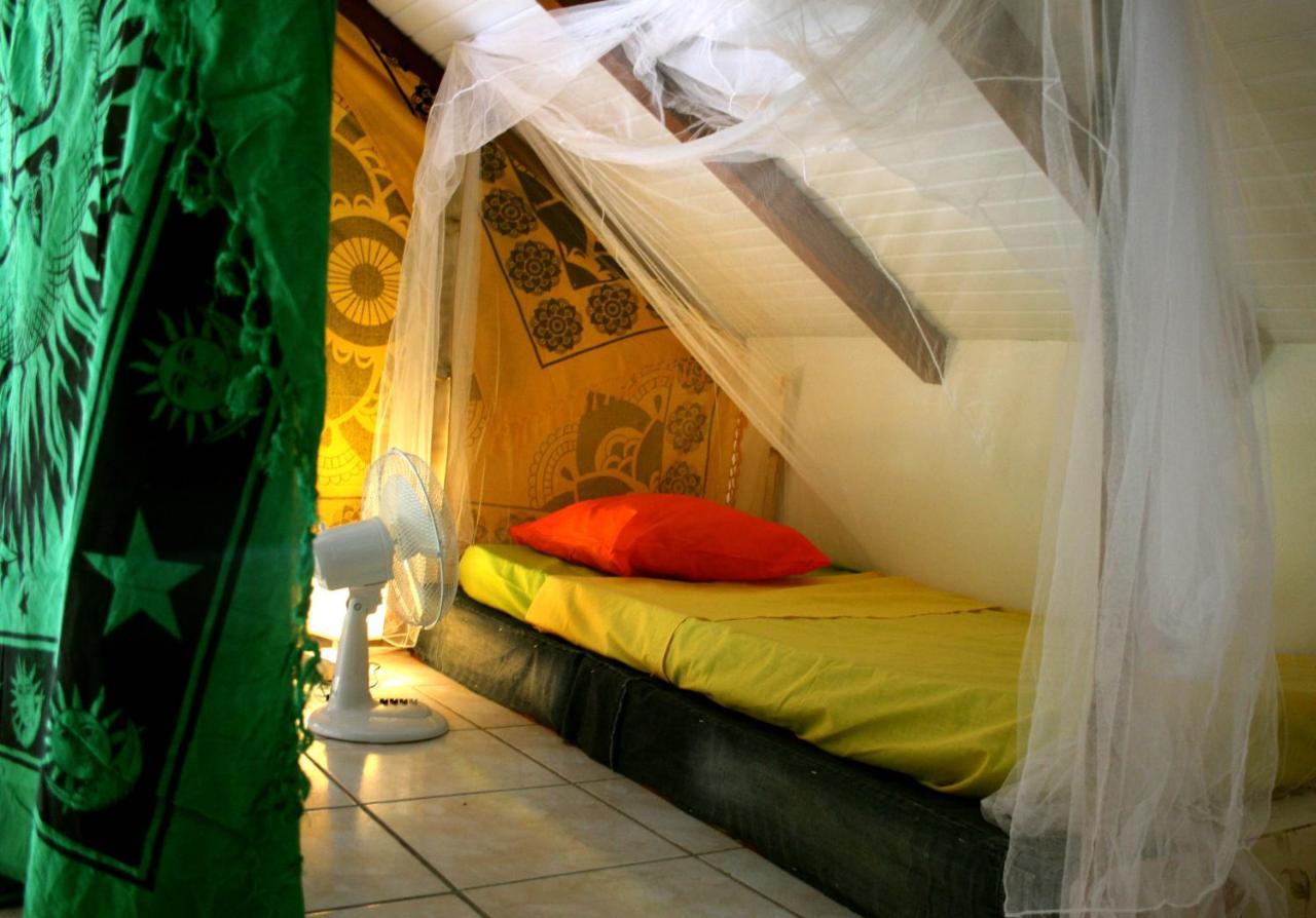 Happy Hippies House Apartamento Sainte-Rose Exterior foto
