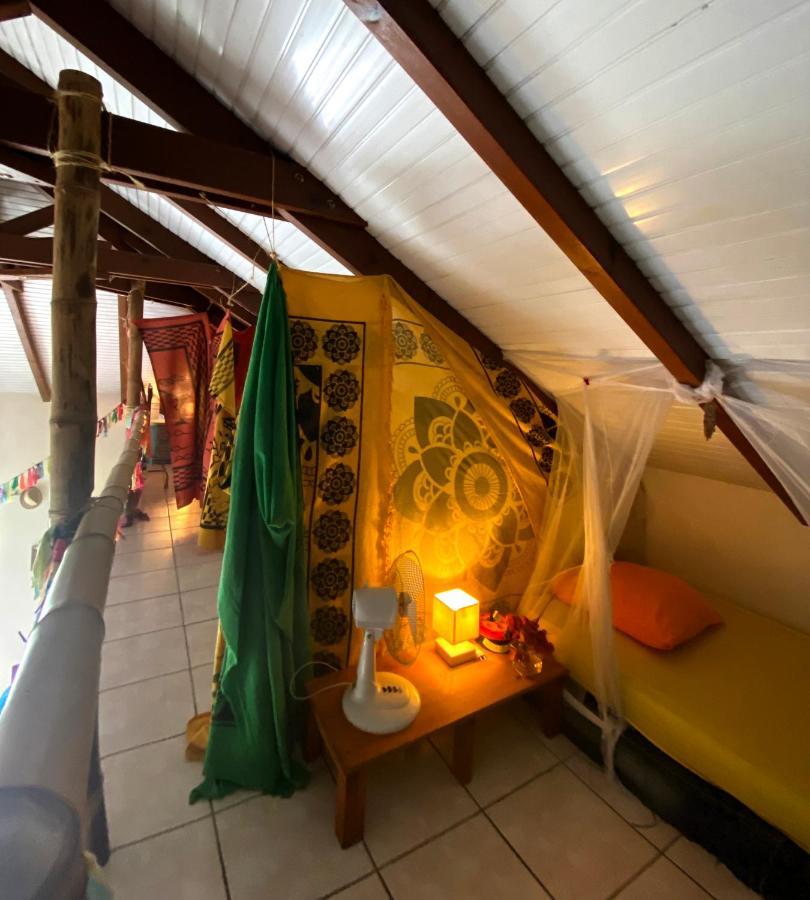Happy Hippies House Apartamento Sainte-Rose Exterior foto